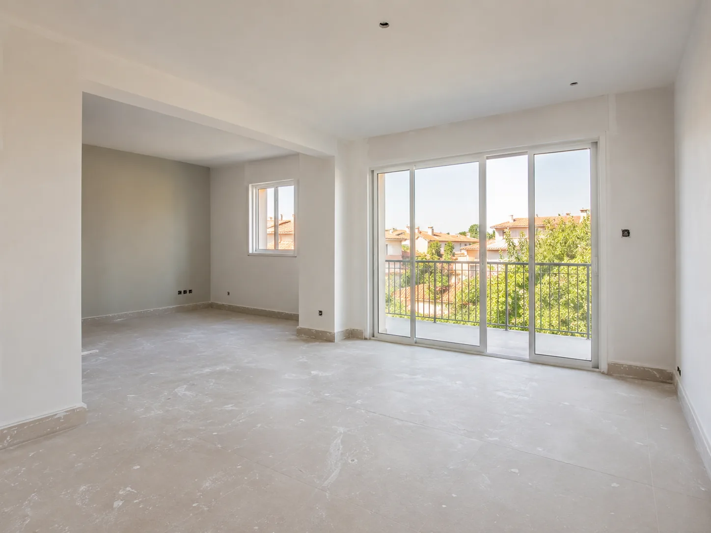 Appartement poussiéreux avant nettoyage après travaux à Toulouse