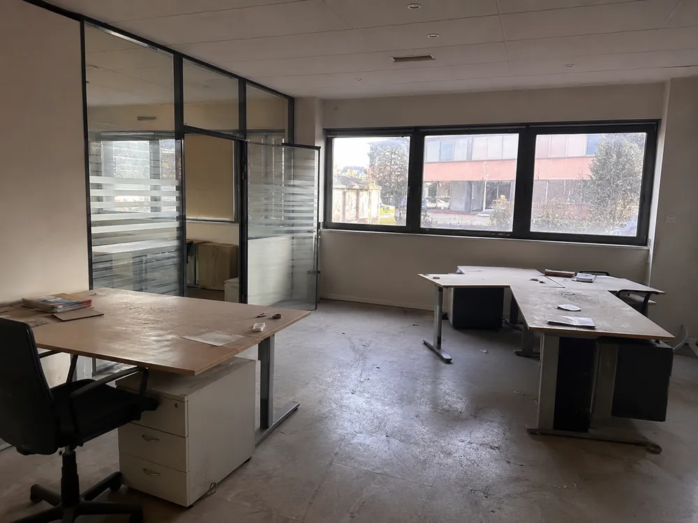 Sanitaires de locaux professionnels avant nettoyage à Toulouse